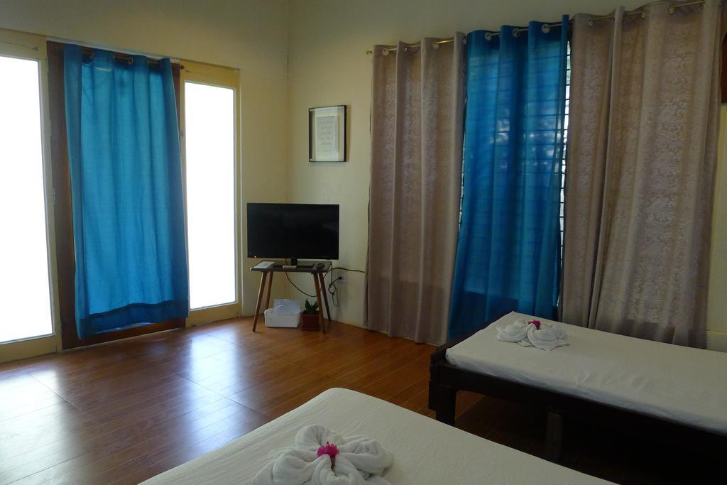 By The Bay, Jacana Bed & Breakfast Puerto Princesa Esterno foto