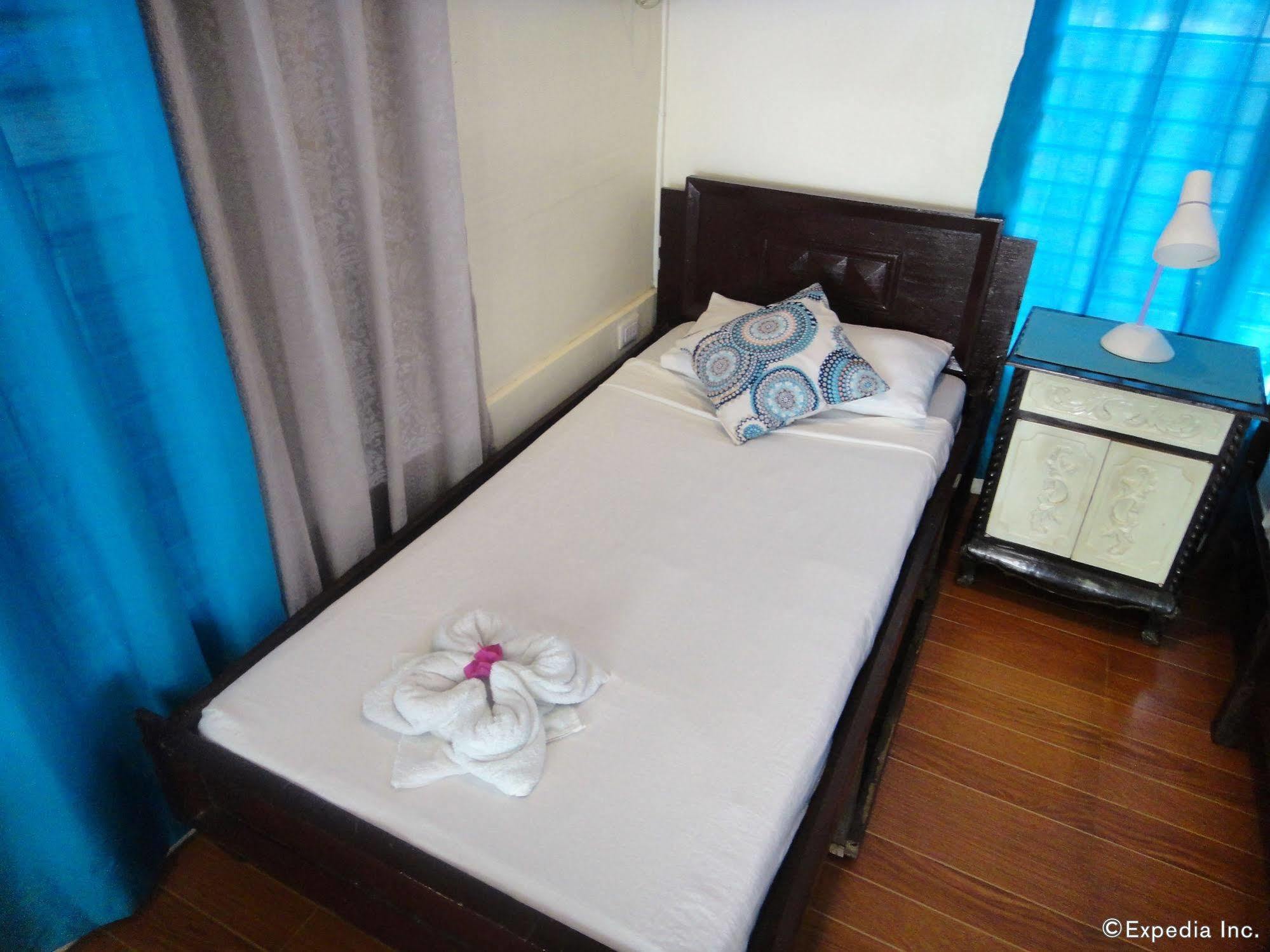 By The Bay, Jacana Bed & Breakfast Puerto Princesa Esterno foto