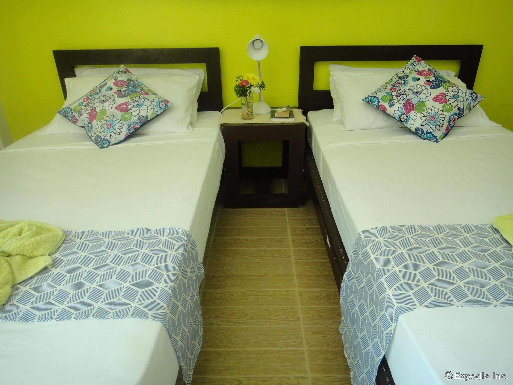 By The Bay, Jacana Bed & Breakfast Puerto Princesa Esterno foto