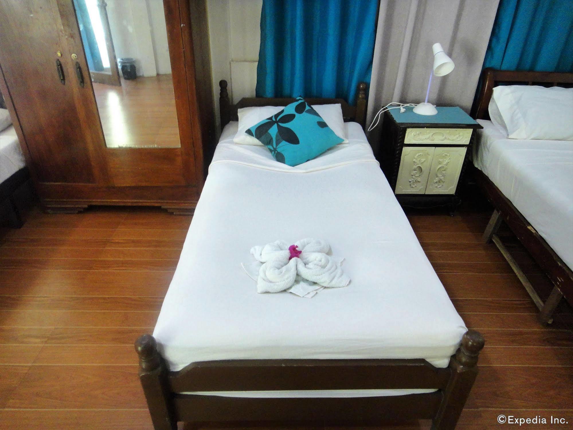 By The Bay, Jacana Bed & Breakfast Puerto Princesa Esterno foto
